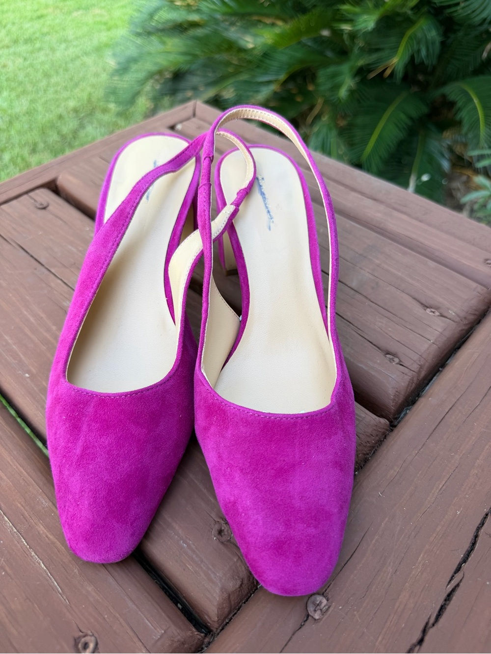 Ann Taylor Fuchsia Suede Block Heel Slingback Pumps 8M $158 Retail - Picture 9 of 9